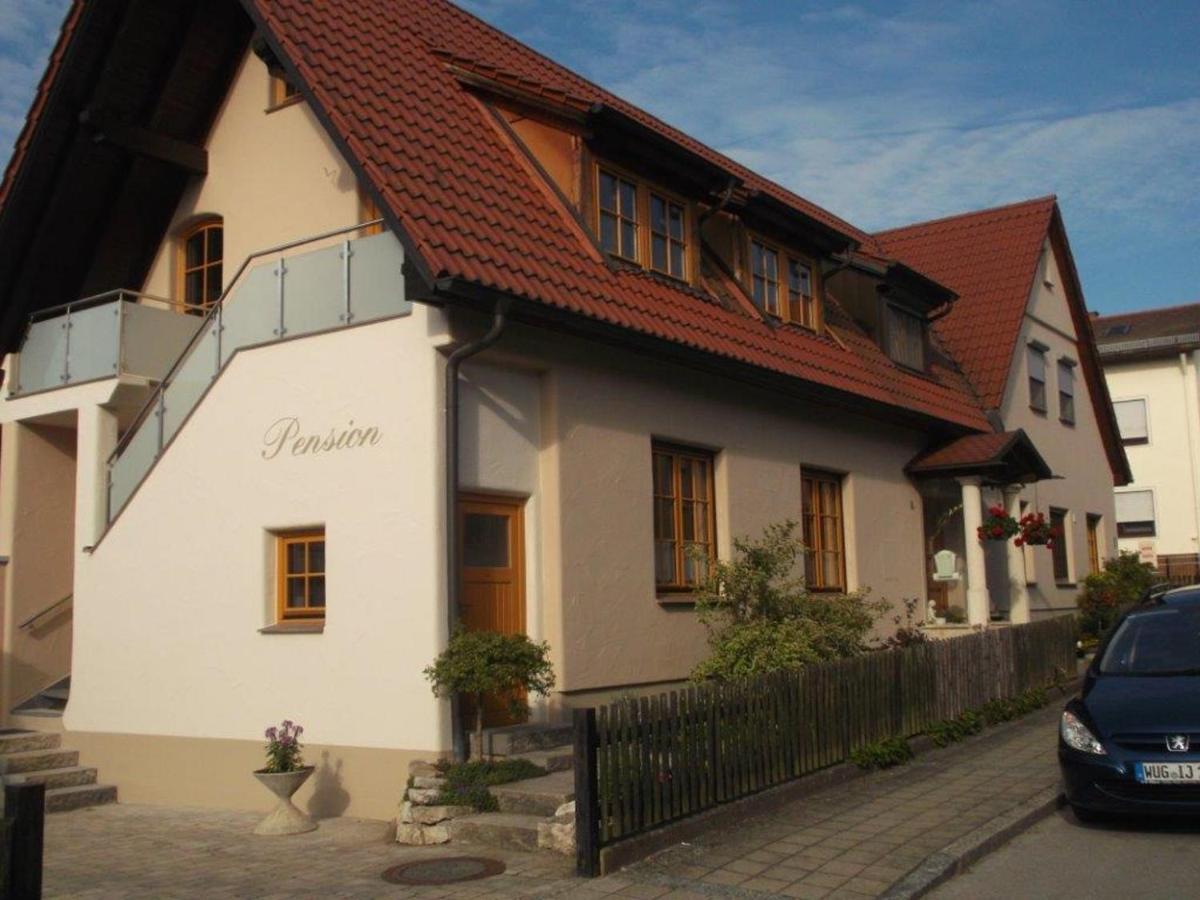 Pension/Fewo E. Tschernach Treuchtlingen Extérieur photo