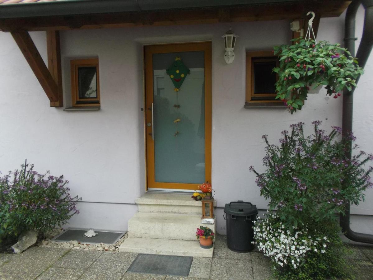 Pension/Fewo E. Tschernach Treuchtlingen Extérieur photo