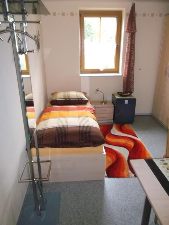 Pension/Fewo E. Tschernach Treuchtlingen Extérieur photo