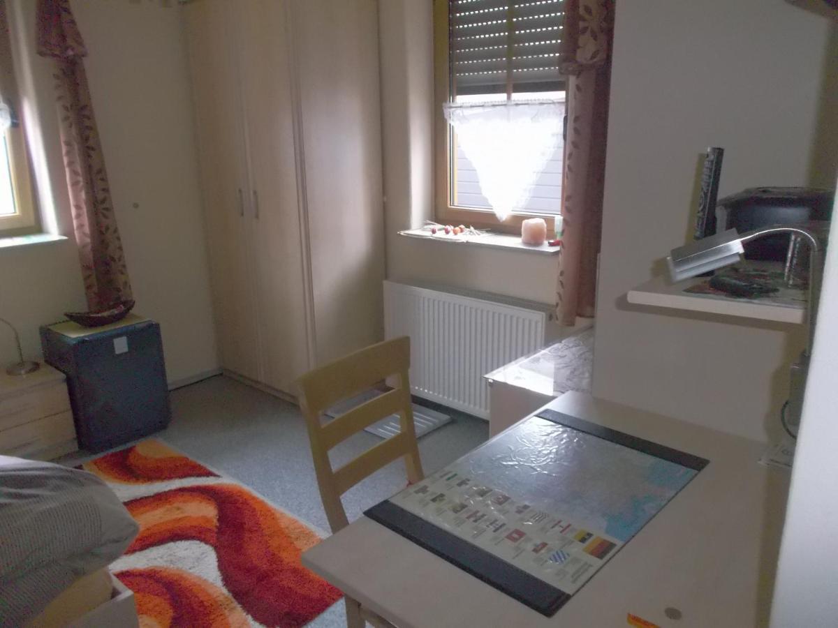 Pension/Fewo E. Tschernach Treuchtlingen Extérieur photo